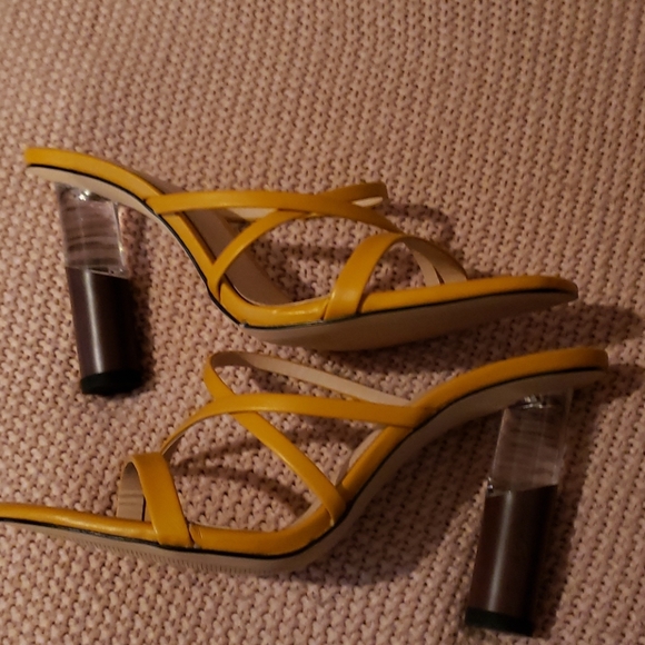 Heels - Picture 2 of 8